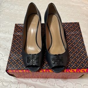 Women’s open toe wedge heel 7.5